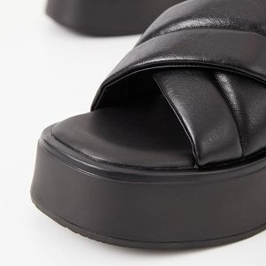COURTNEY - blackblack